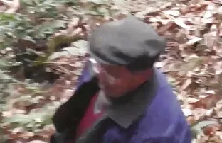 XXX زن برنزه شده لباس او عکس کوسکیر بدن فوق العاده او را نشان داد