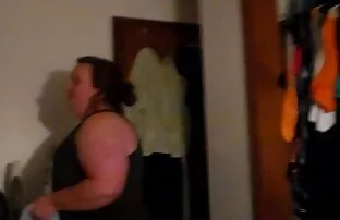 XXX دختران یک عكس كير در كون ماساژور چربی را به دلیل دیر بودن مجازات کردند