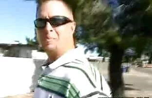 XXX یک سبزه به طور همزمان لذت دو مرد را می بخشد انجمنکیر توکوس