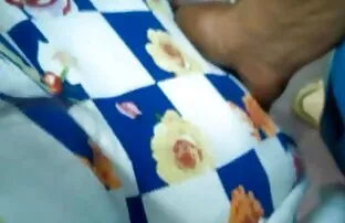 XXX دختری زیبا که در آینه در حال فیلم سوپر کیرکوس رقصیدن است