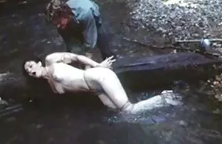 XXX زیبایی به سختی در دهنش عكس كير كوس لعنتی