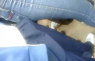 XXX با موهای مجعد با شلوارک سفید در تصاویرسکسی کیرکلفت آشپزخانه جوجه کنید