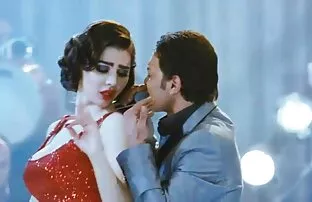 XXX ناتاشا فراموش کرد که فیلمکیر کس کفشهای خود را بپوشد و پابرهنه در خیابان رفت