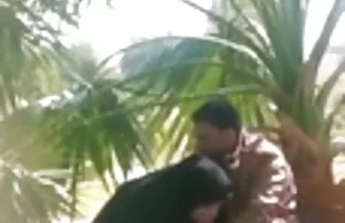 XXX او لباس دختر را پاره کرد و ترکهایش را دراز عكس كير و كس کرد