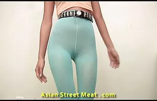 XXX بلوند جین را عكس كير كس با نوشتن در آن در مرکز شهر به روز کنید