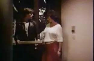 XXX كراوچ نوشتن دختر را با شرمساری مردم شروع كرد عكس كير تو كوس و نظر خود را تغییر داد