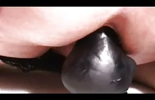 XXX SexyGeisha در لباس تنگ قرمز انگشتان خود را در عکس کوسوکیر بیدمشک می کشد و خودارضایی می کند