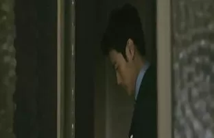 XXX دختری بسیار زیبا و سکسی سه خروس را در دانلودعکس کوس وکیر دهان خود می گیرد