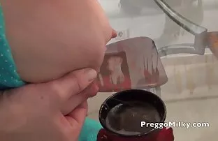 XXX عقب نشینی نکنید ، زیبایی موهای تمیز شروع به بلع عضوی از قبل در ورودی داستان کیرکون کرد