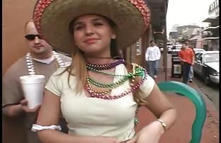 XXX او عکس کیرو کس متحرک یک برده را به یک درخت گره زد و عذاب داد