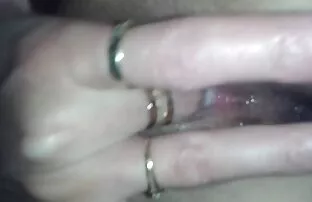 XXX دوست دختر در جوراب عكس كير كوس ساق بلند سرطان را بر روی جلد دوربین قرار می دهد