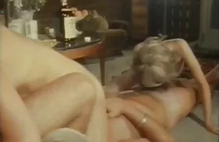 XXX نیوشا برهنه جلوی عکاس قدم می سکسکردن متحرک زند