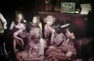 XXX قبل فیلمکیر کس از ادرار کردن نوار غاری خود روی توالت