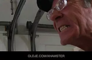 XXX عوضی نادر در حالی که روی تخت خوابیده استمناء می عکسهای کیر توی کوس کند