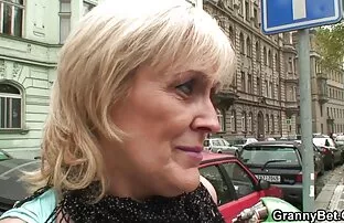 XXX مردان در یک جمعیت لعنتی سکسکیر تو کس بالغ در جوراب ساق بلند