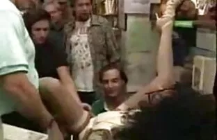 XXX رابطه جنسی در اتاق استعمال دخانیات با کارگردان که عکس سکسی سیاوش دلسوز اسپرم را به دهان خود می کشد