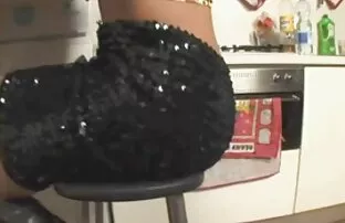 XXX مرد مو به زور دختری را با لباس عكس كير و كوس عروسی روی تخت در می آورد