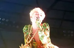 XXX یک عکس کس و کیر خفن زن 35 ساله با دوربین خودارضایی می کند