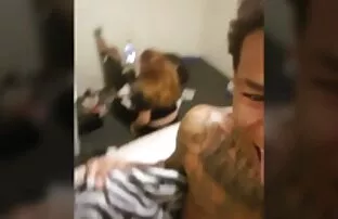 XXX دوست دختر در شورت سوار دیک عکسکیر تو کس