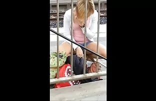 XXX دختر روی عکسهای سکسی کوس وکیر صورت والدین شما نشسته است