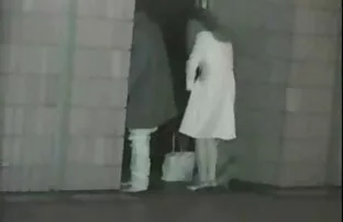 XXX به محض ادرار کردن ، یک زن شلوغ عکس کیر تو کوس خفن روی توالت پیچید