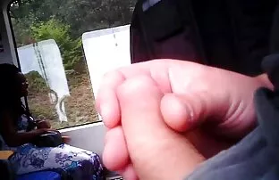 XXX خواهر برادرش را که در حال استمناء در توالت بود گرفت و به او در عكس كوس وكون قرار دادن او کمک کرد