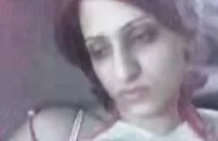 XXX بلوند ناز تقریباً خودش را با یک dildo بزرگ می اندازد تصاویر سکسی کیر تو کوس