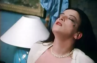 XXX سه قطعه روی سینه نشان داده شد و در توالت گره خورده عكس كير و كوس است